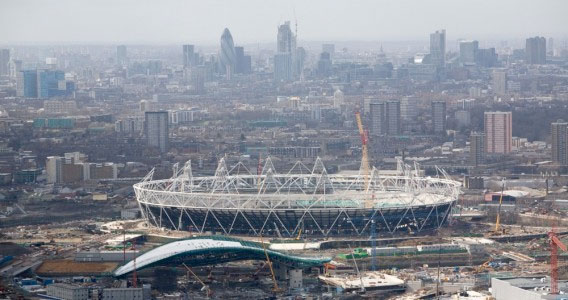 Olympic_Stadium_with_view_of_London