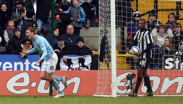 Edin_Dzeko_celebrates_goal_v_Notts_County_January_30_2011