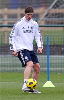 Fernando_Torres_at_Chelsea_training_February_1_2011