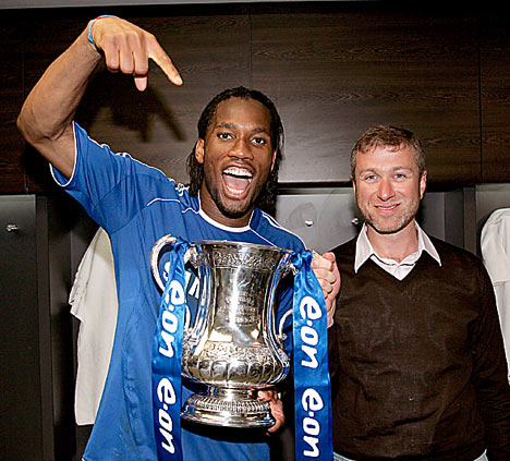 Roman_Abramovich_with_Didier_Drogba