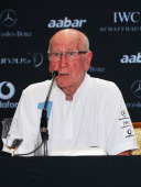 Sir_Bobby_Charlton_Abu_Dhabi_Laureus_February_6_2011