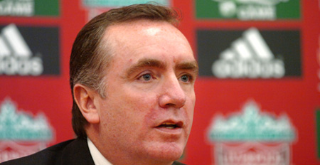 Ian_Ayre_in_front_of_Liverpool_logo