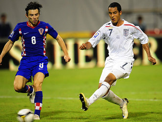 Theo_Walcott_hat-trick_goal_v_Serbia_2008