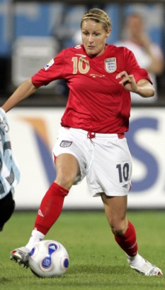 Kelly_Smith_in_England_kit