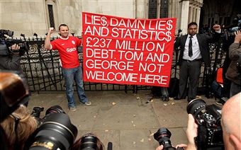 Liverpool_fans_protest_about_Hicks_and_Gillett