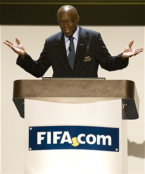Jack_Warner_behind_FIFA_stand_April_2011
