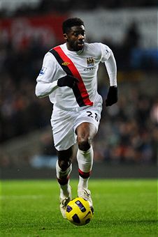 Kolo_Toure_in_Manchester_City_away_strip