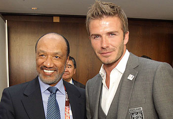 Mohamed_Bin_Hammam_with_David_Beckham