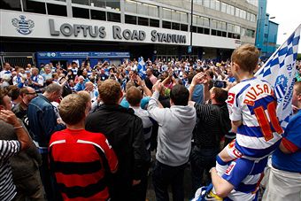 QPR_fans_celebrate_winning_Championship_May_7_2011