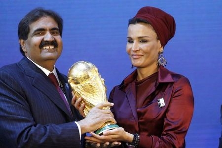 Qatar_Emir_and_wife_with_World_Cup_December_2_2011