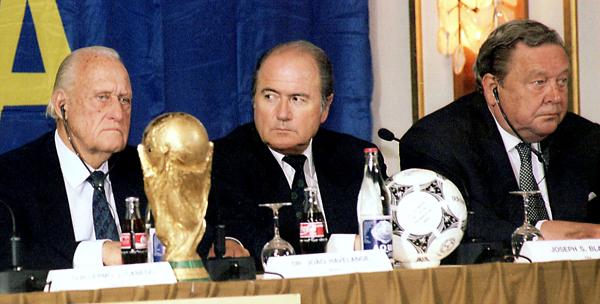 Sepp_Blatter_with_Joao_Havalenge