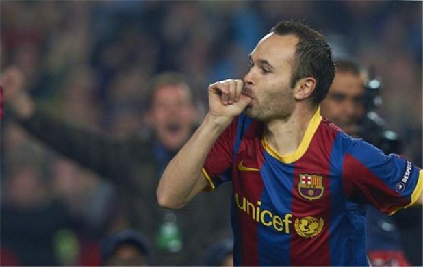 Andres_Iniesta_with_UNICEF_on_front_of_shirt