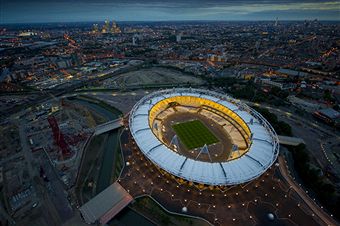 London_2012_Olympic_Stadium_lit_up_June_15_2011