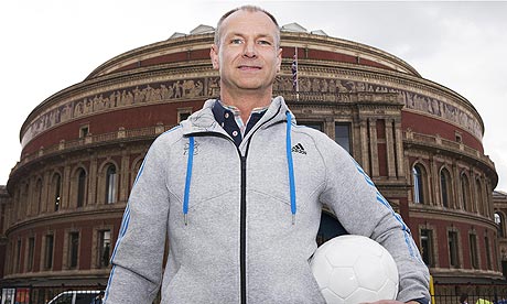 Bob_Ashworth_outside_the_Albert_Hall_25-07-11