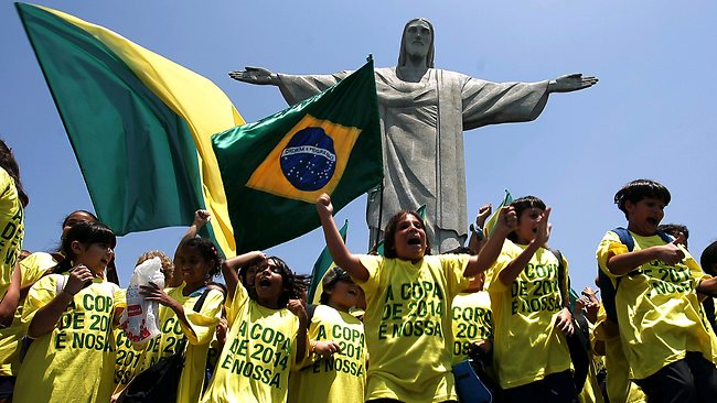 Brazil_fans_celebrating_2014_World_Cup_29-07-11