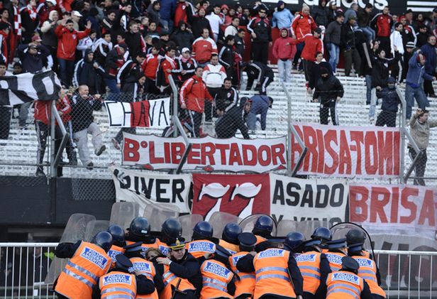 river_plate_riots_28-06-11