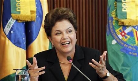 Dilma_Rouseff_in_front_of_Brazil_flag
