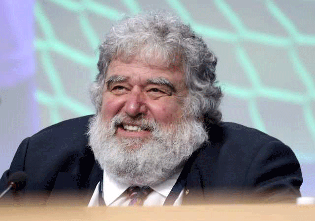 Chuck Blazer_behind_desk