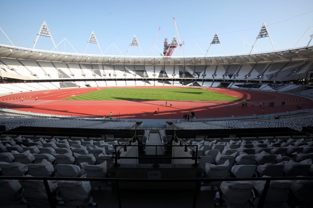 London 2012_Olympic_Stadium_with_track_October_3_2011