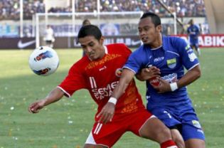 Persib Bandung_and_Semen_Padang_17-10-11