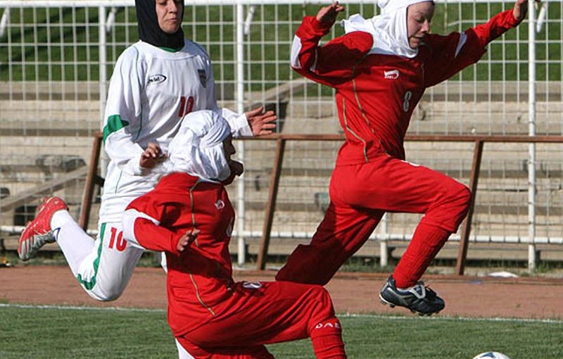 iran womens_football_31-10-11Iranian_womens_national_football_team_plays_in_hijab_but_the_youth_Olympic_team_is_not_allowed