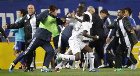 Suwon Samsung_Bluewings_al_sadd_brawl_01-11-11