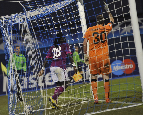 Bafetimbi Gomis_celebrates_goal_for_Lyon_v_Zagreb_December_7_2011