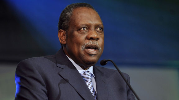 Issa Hayatou_behind_microphone