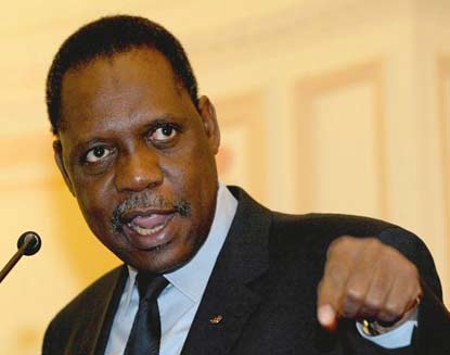 Issa Hayatou_pointing