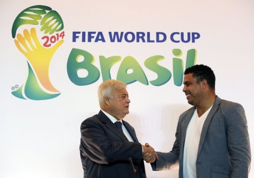 Ronaldo with_Ricard_Teixeira_press_conference_Rio_December_1_2011