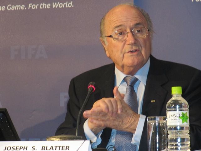 Sepp Blatter_with_hands_crossed_Tokyo_December_2011