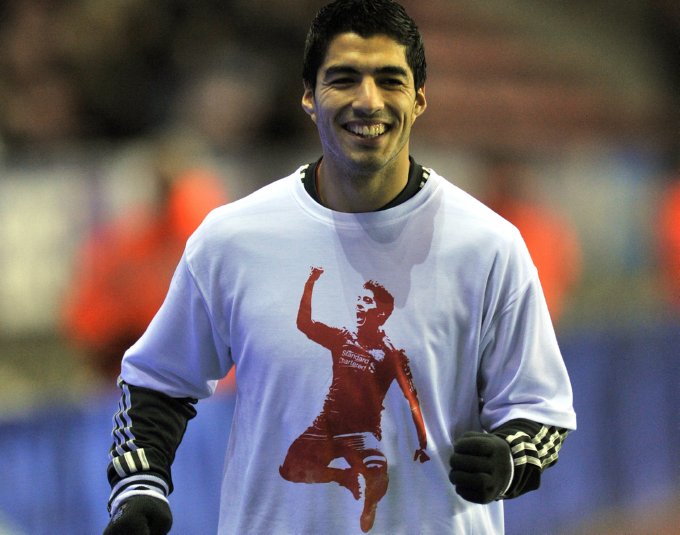 Luis Surez_with_tee-shirt