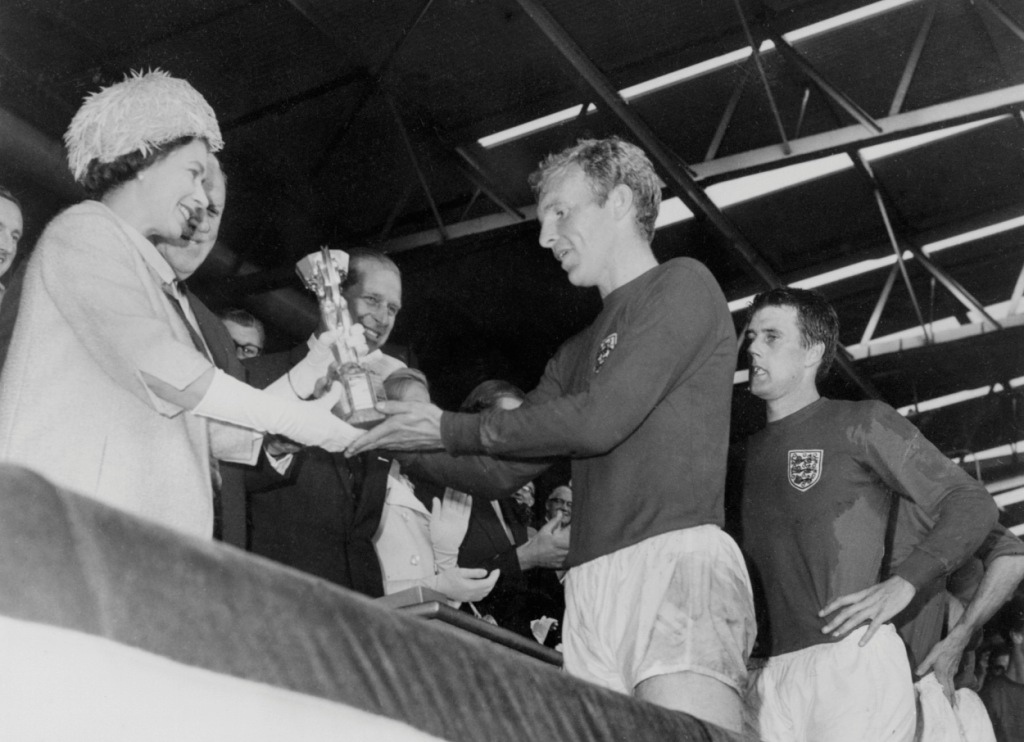 bobby moore_08-02-121