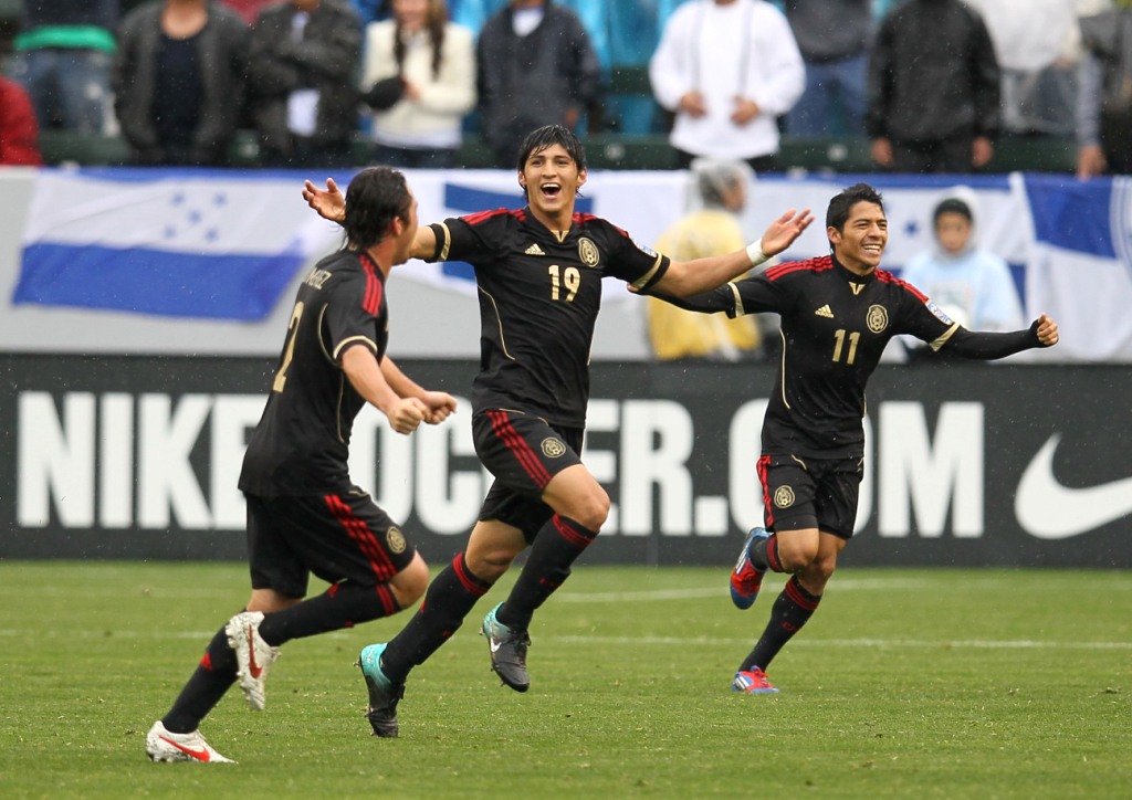 Alan Pulido_19_Israel_Jimenez_2_and_Javier_Aquino_11_of_Mexico_27-03-12