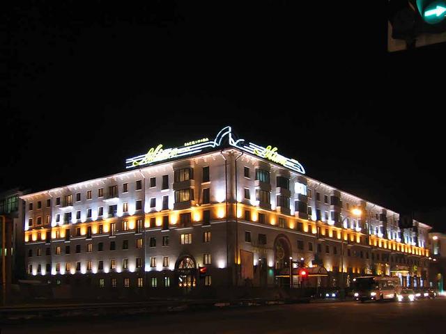 Donetsk. hotel_at_night_13-03-12