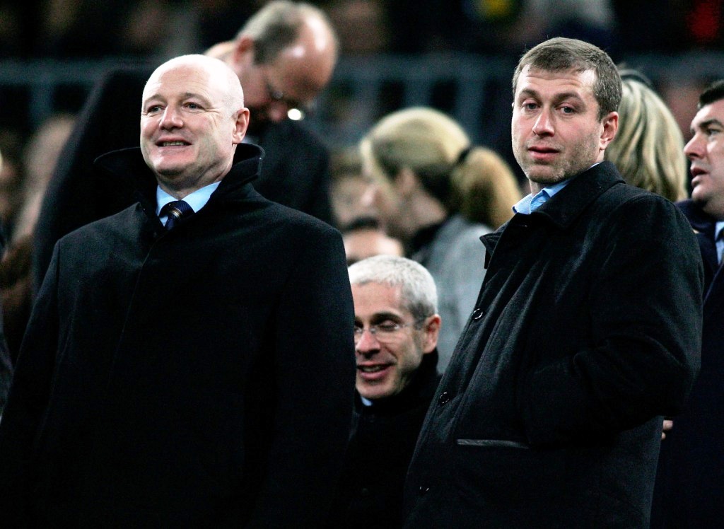 Peter Kenyon_and_Roman_Abramovich_08-03-12