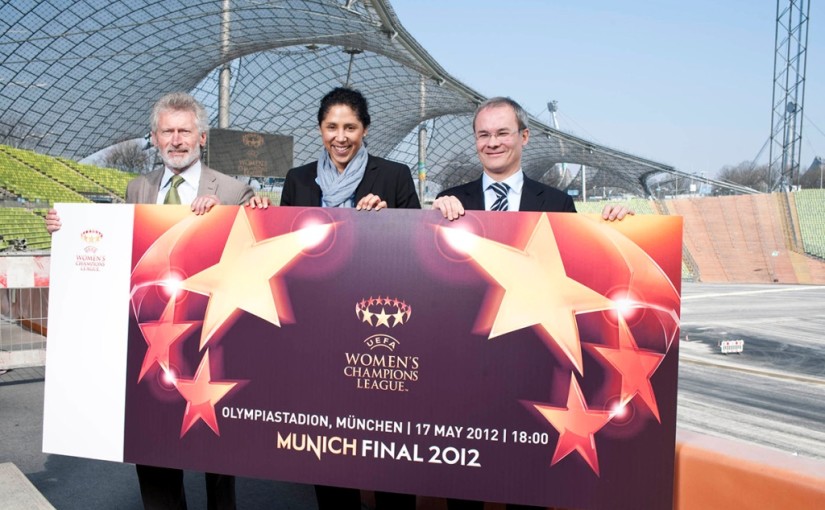 UEFA Ticket_Launch_GiantTicket_28-03-12