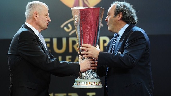 Michel Platini_and_Bucharest_mayor_Sorin_Oprescu_13-04-121