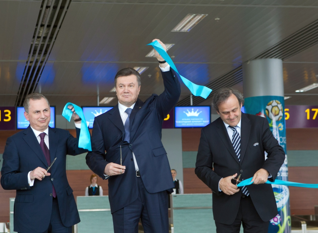 Viktor Yanukovych_C_UEFA_President_Michel_Platini_R_and_Ukrainian_Vice_Prime_Minister_Borys_Kolesnikov_L_13-04-12