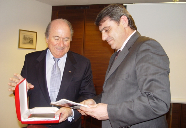 Sepp Blatter_and_Fadil_Vokrri_23-05-12
