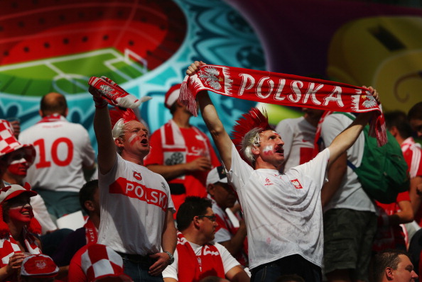 Polish fans_at_opening_Euro_2012_match_with_Greece_Warsaw_June_8_2012
