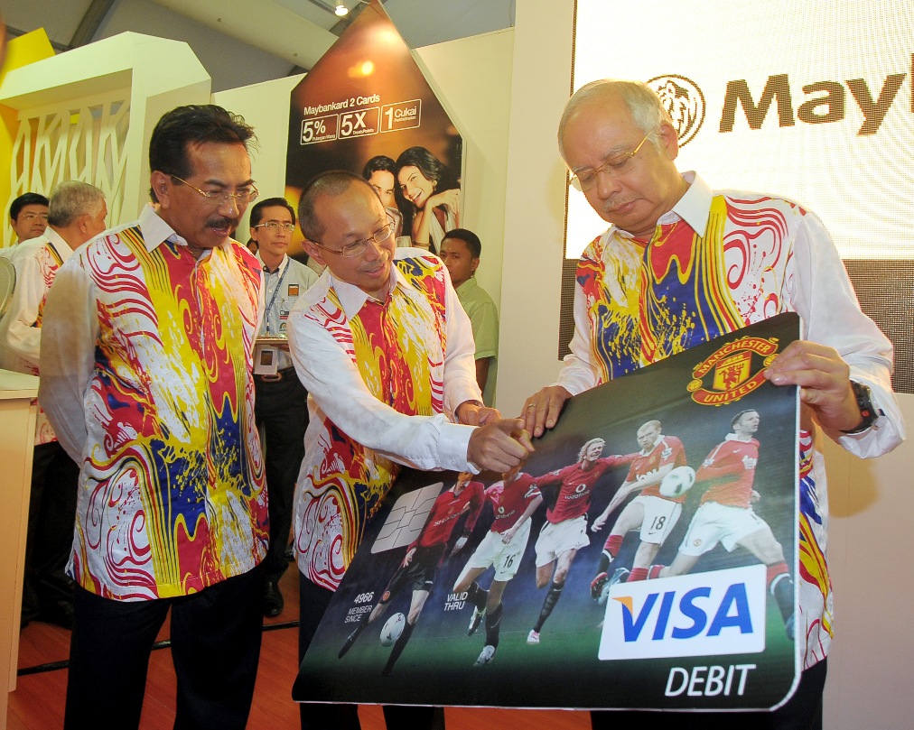 Prime Minister_Dato_Seri_Najib_Razak_right_with_Sabah_Chief_Minister_Dato_Musa_Aman_left_and_Maybank_President__CEO_Dato_Sri_Abdul_Wahid_Omar_13-06-12