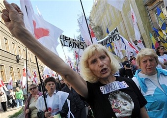 Yulia Tymoshenko_supporters_June_8
