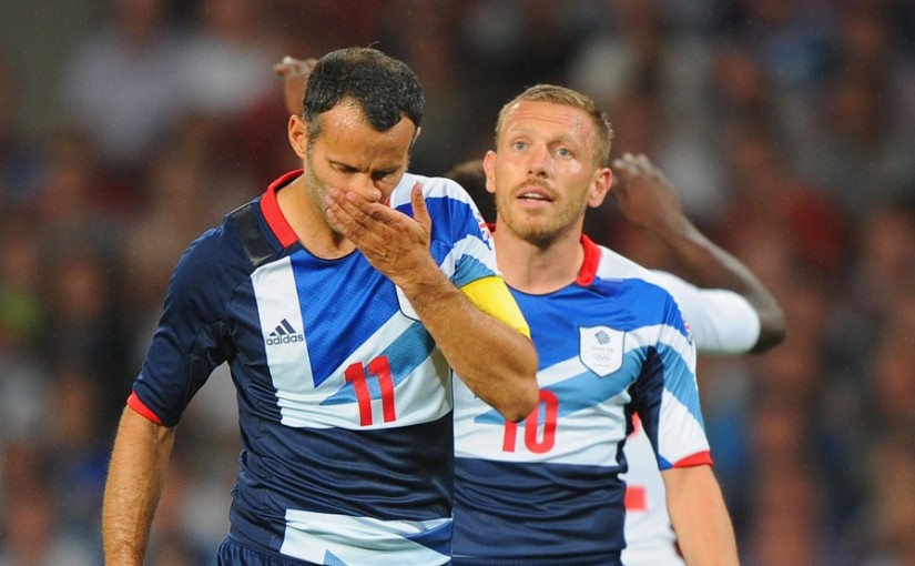 Ryan Giggs_and_Craig_Bellamy_26-07-12