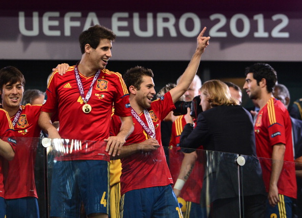 Spanish players_Javi_Martinez__Jordi_Alba_at_the_Euro_2012_final_against_Italy