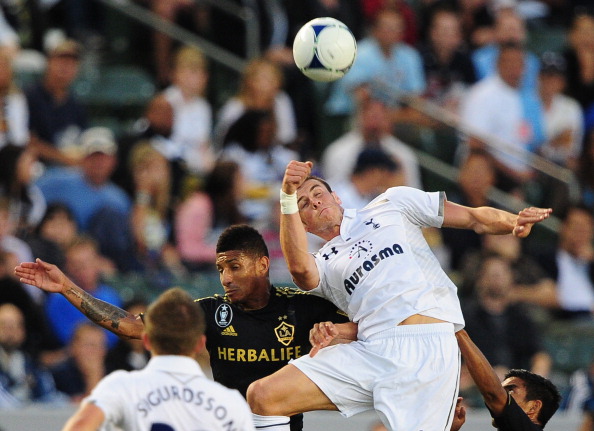 Tottenhams Gareth_Bale_vies_for_the_header_with_LA_Galaxys_Sean_Franklin