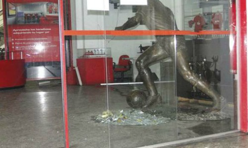 Independiente headquarters_bomb_22-08-12