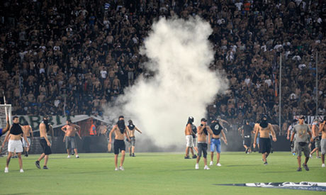 Paok fans_clash_with_Rapid_fans_13-09-12