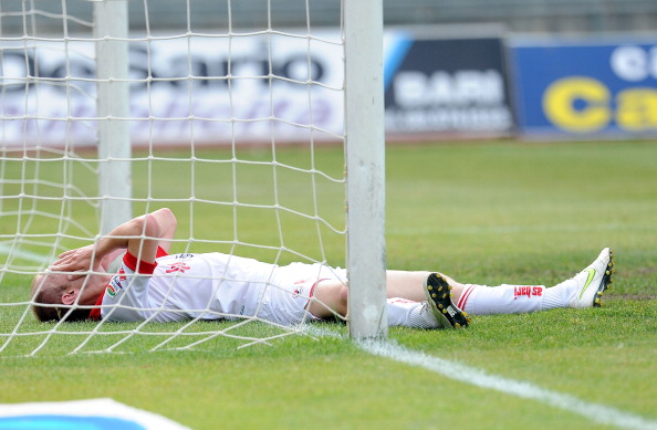 Andrea Masiello_of_Bari_during_the_Serie_A_match_agaisnt_Lecce