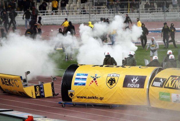 AEK fans invade pitch